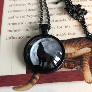 🌸Wolf Howling at the moon NEW🌸